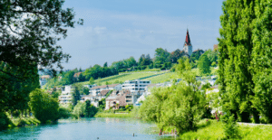 Umzug oder umziehen nach Höngg, Wandern auf dem ­Hönggerberg und den unzähligen Aktivitäten, die Zürich Höngg zu bieten hat.